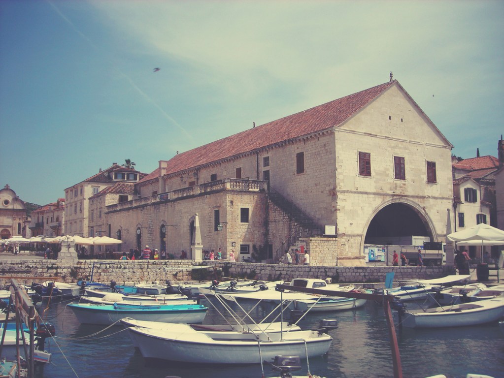 The Arsenal was commissioned in 1292 by order of Venice. It was replaced in the 16th Century, but was burned down by the Turks in 1571. It was restored and expanded in 1611. The theater within was built in 1612.
